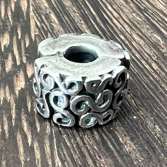 Pandora Charm Silver-Tone Swirl Clip 925 B26 - Picture 1 of 3